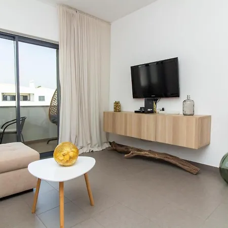 - Pool And Sea View & Tennis Court & Bbq *
